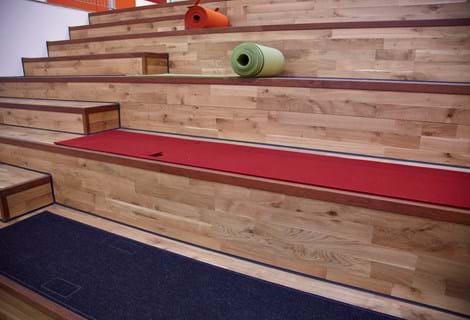 Filt sæde udrullet på trappe